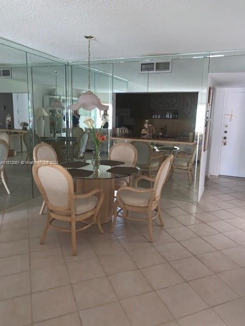Building Photo - 303 Racquet Club Rd