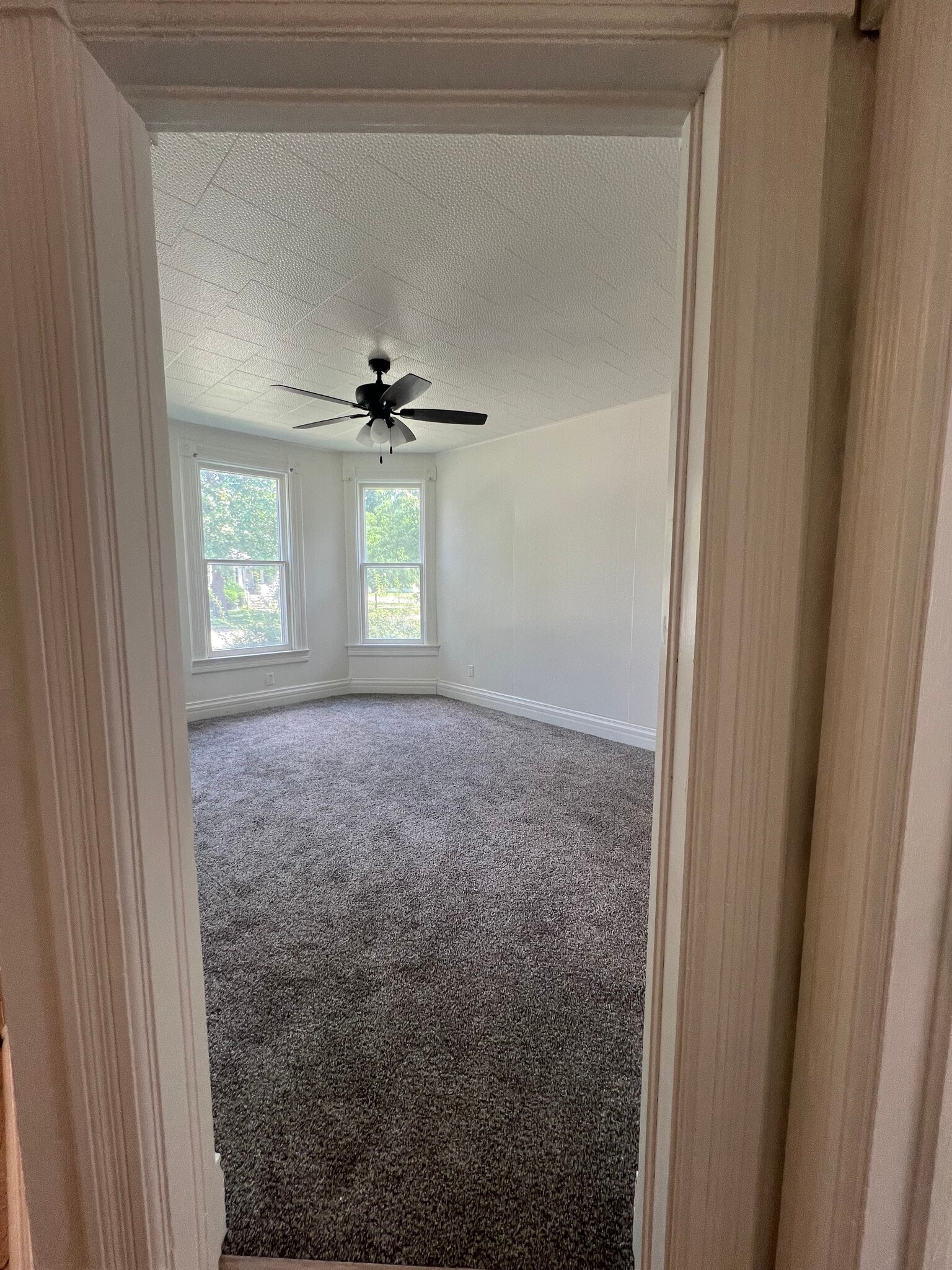 Living Room - 507 Center Ave