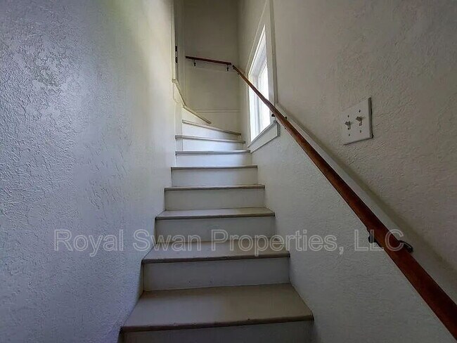 Building Photo - 515 McRorie St