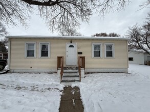 Building Photo - 3 Bedroom Home