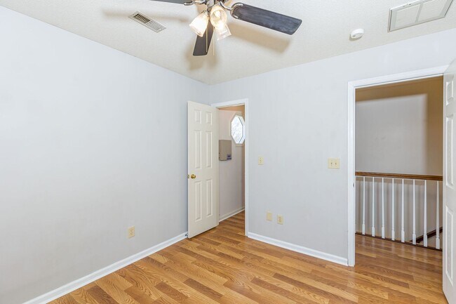 Building Photo - Immaculate updated 2 story 3 bedroom 2.5 bathroom house in the Briarwood area Greensboro