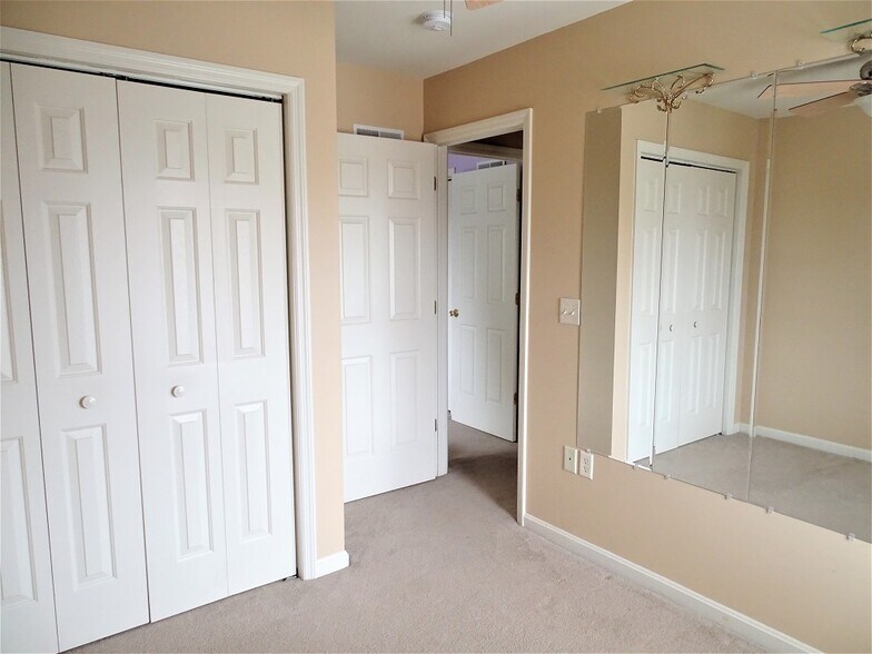 Building Photo - 90 Battens Cir
