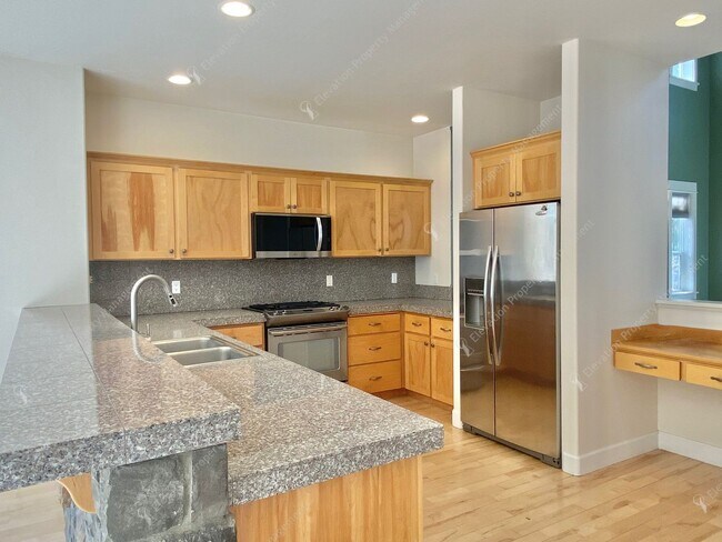 Building Photo - Light-Filled Awbrey Butte Retreat