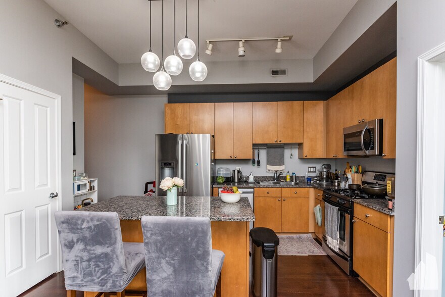 Building Photo - 1464 S MICHIGAN Ave