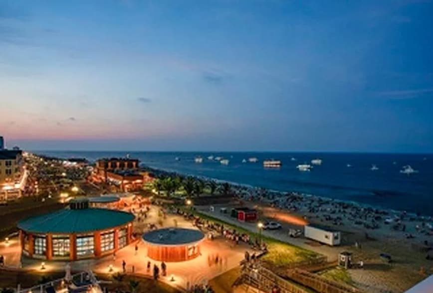 One mile from Pier Village! - 480 Ocean Ave