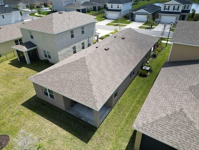Building Photo - 10770 SW Vasari Way