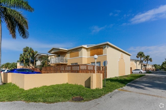 Building Photo - Doral Gardens