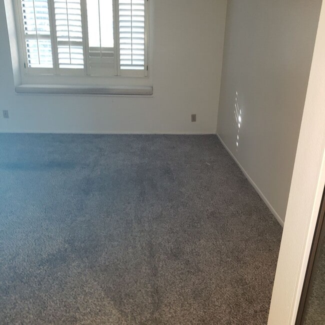 Building Photo - CANYON CREST - 2 Bedroom 2.5 Bath Townhouse