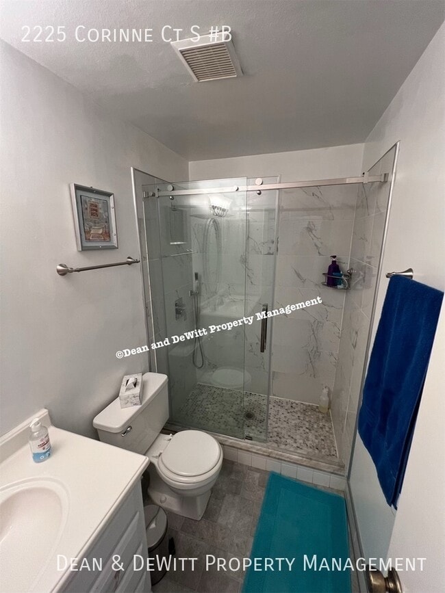 Building Photo - 2225 Corinne Ct S