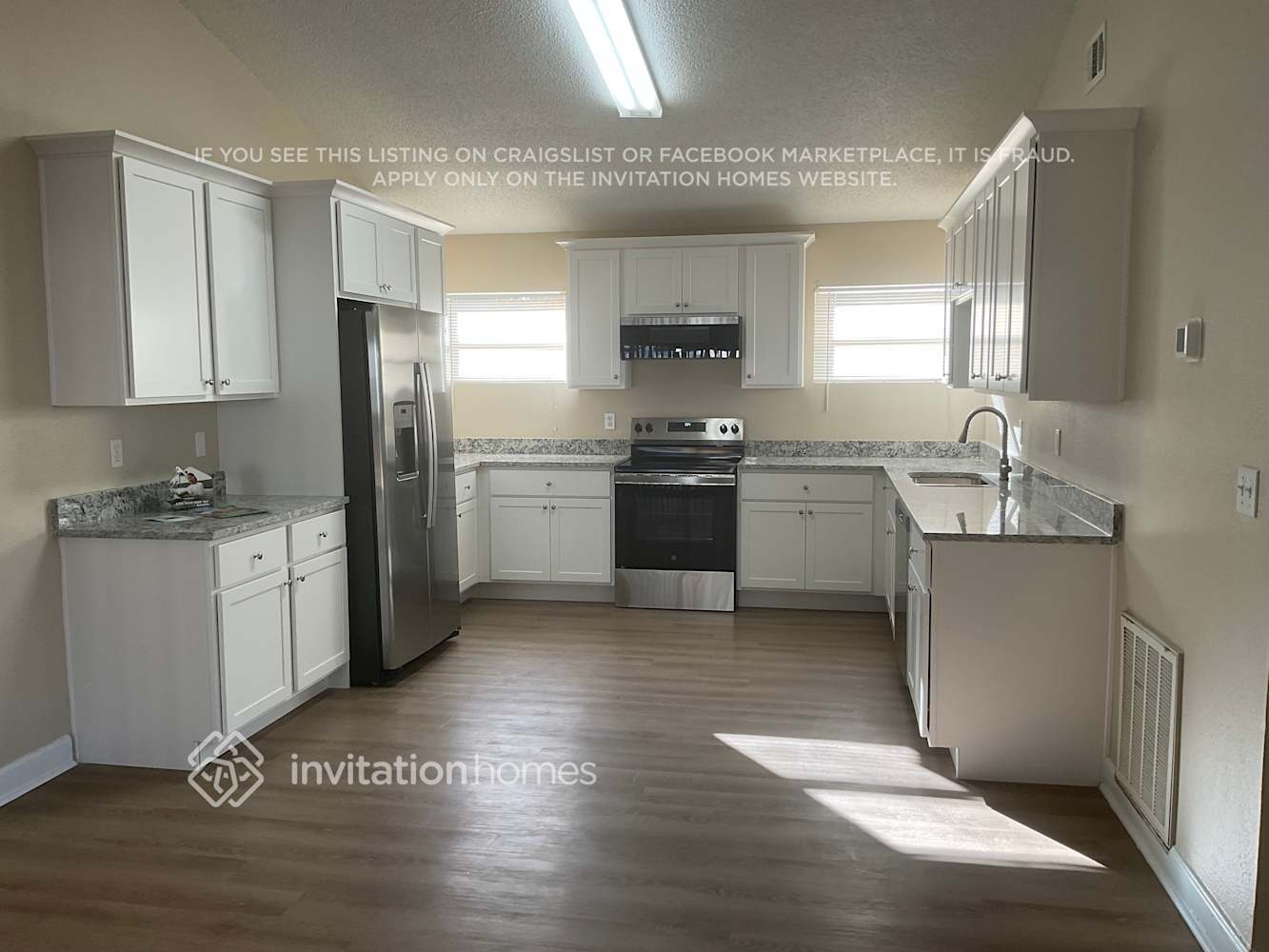 Building Photo - 4765 Miramar St