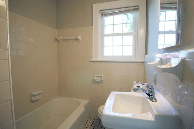 Building Photo - Charming 2 Bedroom, 1 Bath Brick Home in a Prime Location *No Students*