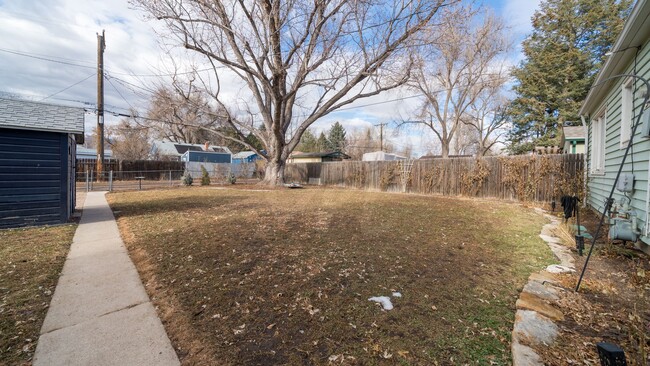 Building Photo - Charming rancher in Bonnyville neighborhood