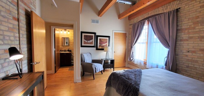 Building Photo - Off-Season Rental 1 Bedroom Condo Grand Tr...