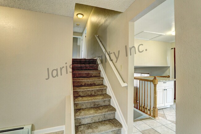 Building Photo - Charming Cul-De-Sac Home Near Downtown Castle Rock. Fantastic Fenced Backyard!