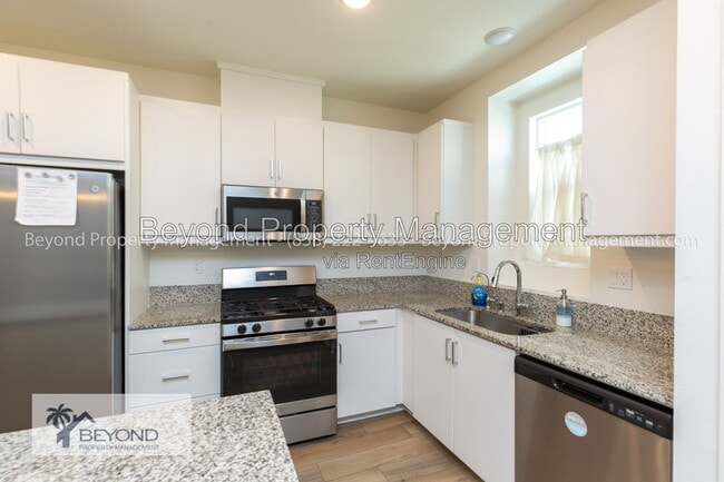 Building Photo - 5461 Seacliff Pl