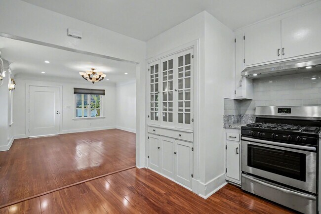 Building Photo - Charming 2-Bedroom Back House in Prime Pasadena Location