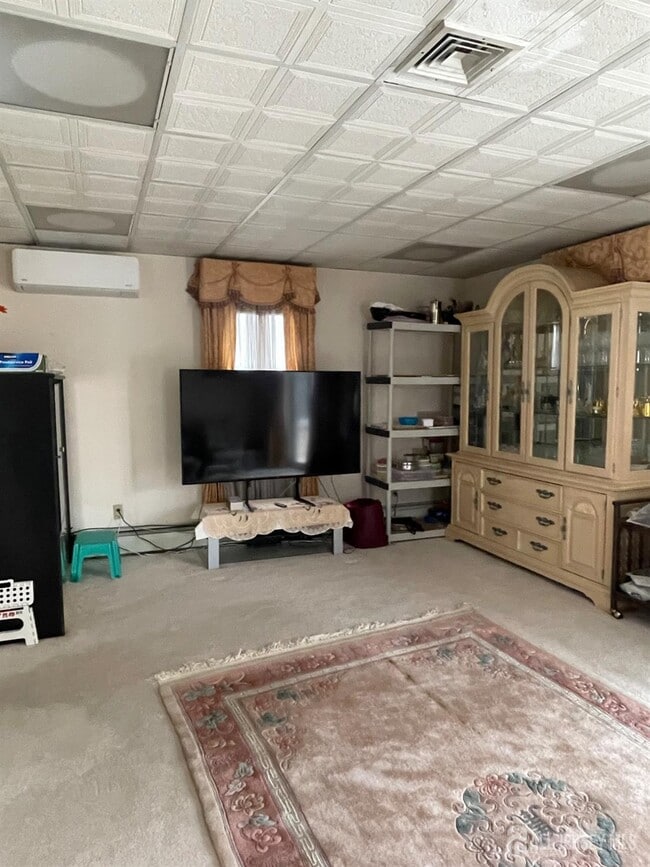 Building Photo - 92 Holly Rd