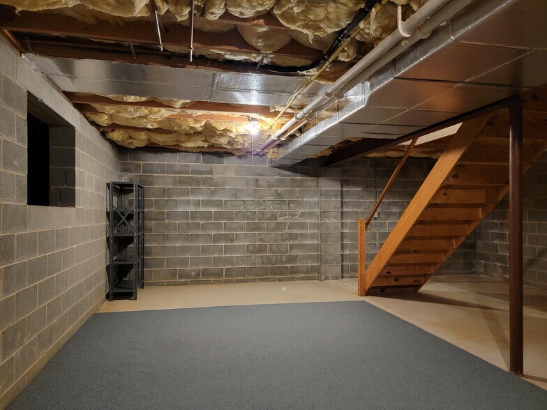 Building Photo - 40 Spring Hill Ln