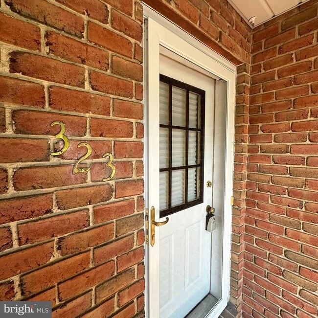 Building Photo - 323 Stonegate Ct