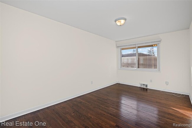 Building Photo - 556 Bloomfield Ct