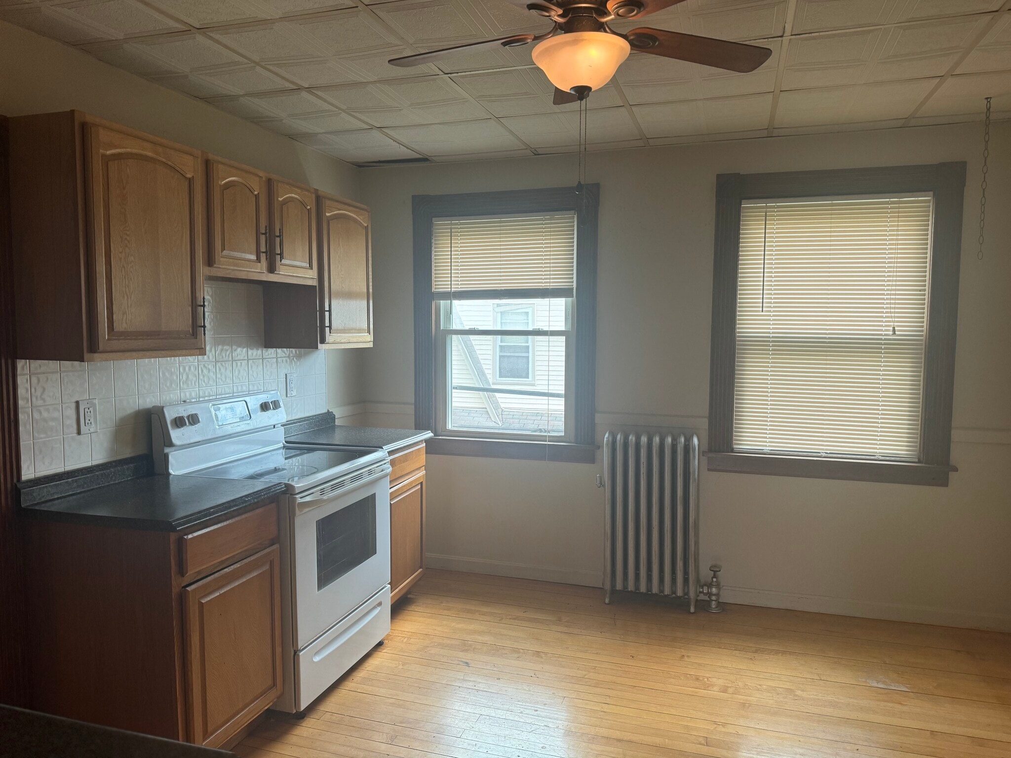 Building Photo - 29 Roxbury St