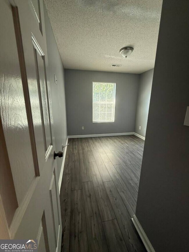 Building Photo - 1759 Glen View Way