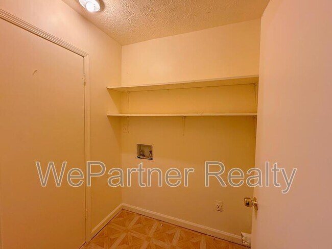 Building Photo - 7416 Dartmouth Ct