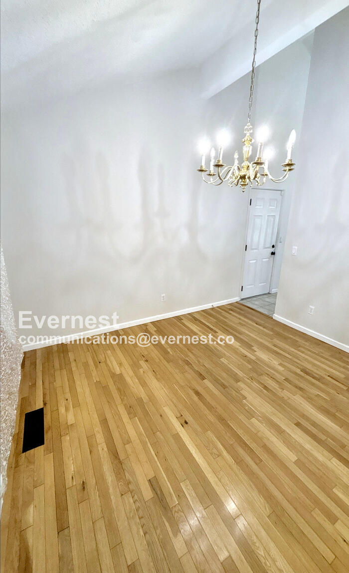 Building Photo - 1515 Mautenne Dr