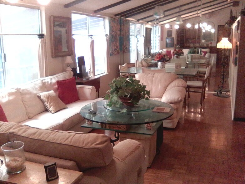 Living Room - 23777 Mulholland Hwy