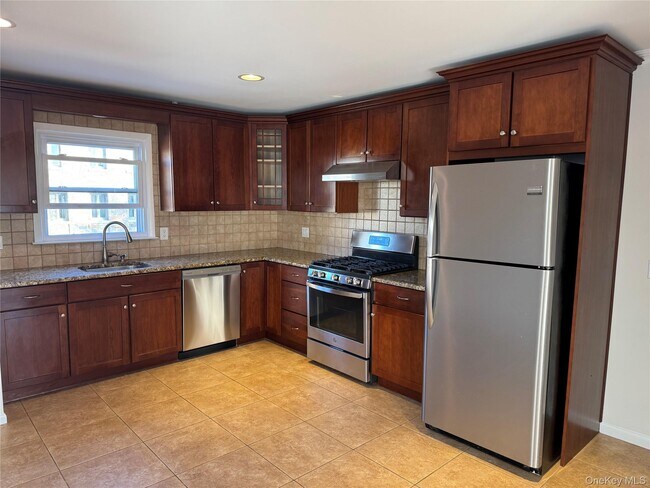 Primary Photo - 222 Gainsborg Ave E