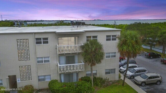 Building Photo - 223 Columbia Dr