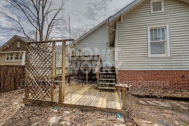 Building Photo - 1405 Lexington Ave