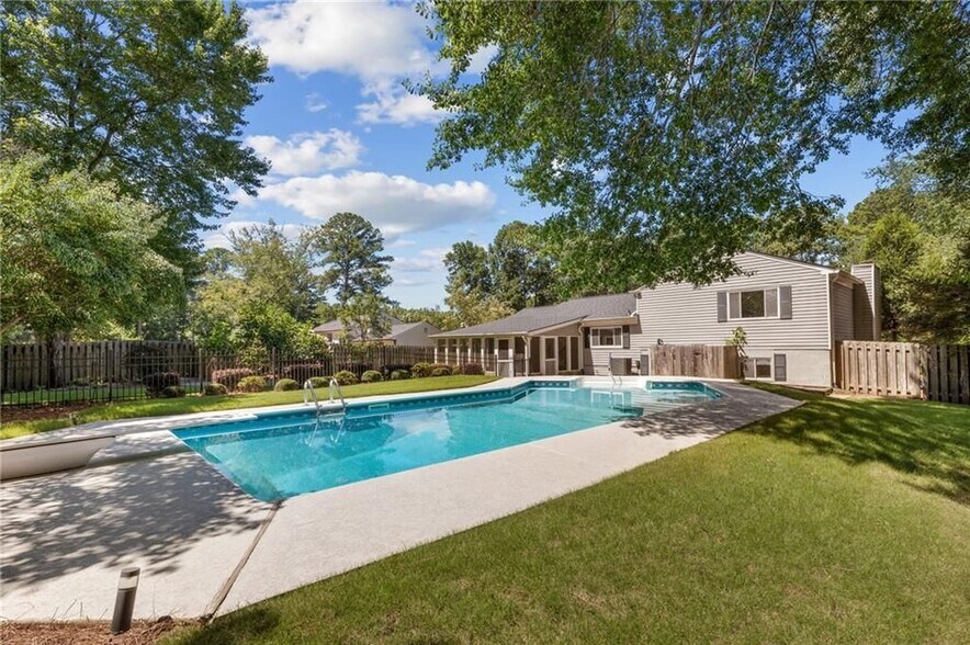 Building Photo - 472 Barnsdale Dr