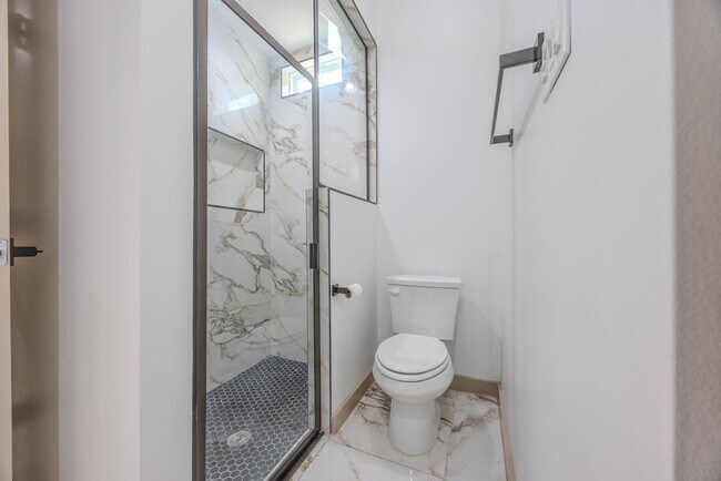 Building Photo - 3912 Texas Dr