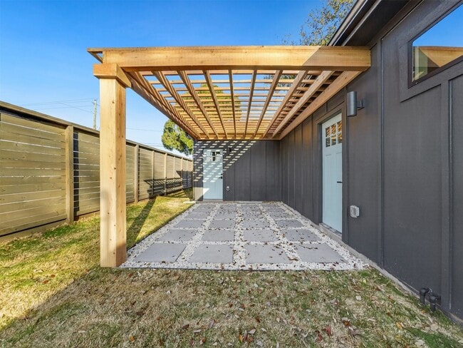 Building Photo - 5619 Chapman St