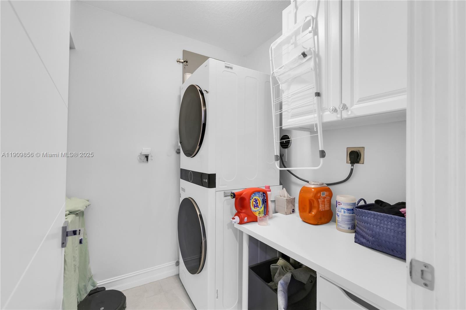 Building Photo - 3015 NE 208th St