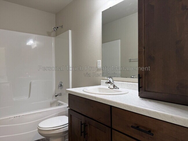 Building Photo - 1067 Barnes Dr W