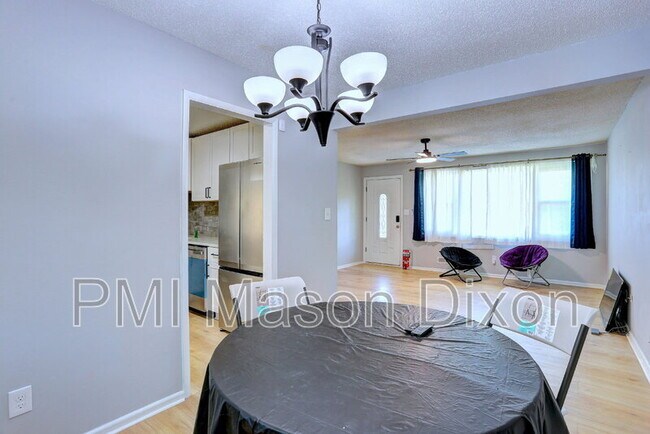 Building Photo - 8523 Fieldway Dr