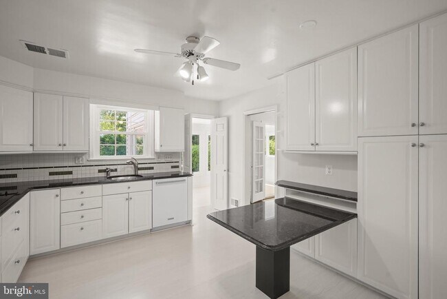 Building Photo - 7109 Radnor Rd