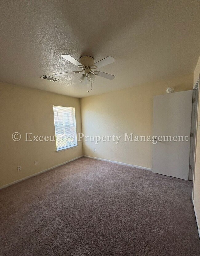 Building Photo - 208 Janelle Dr