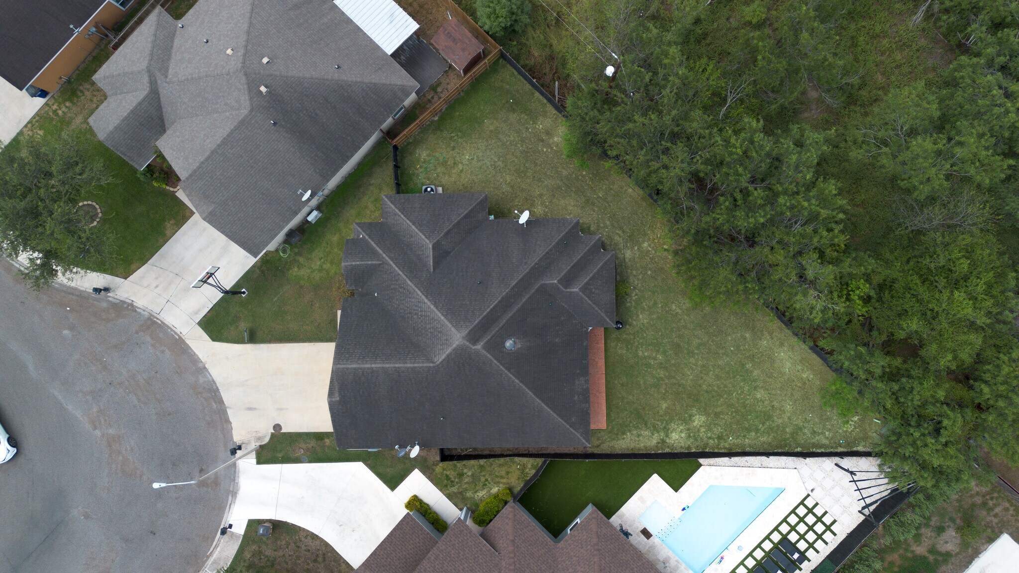 Building Photo - 605 S Excalibur St