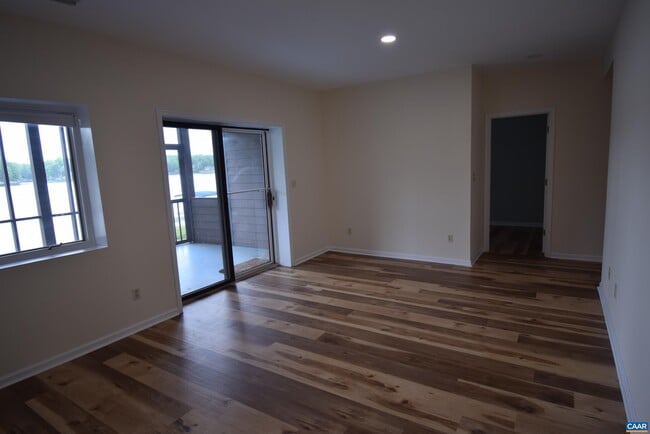 Building Photo - B3 Marina Point