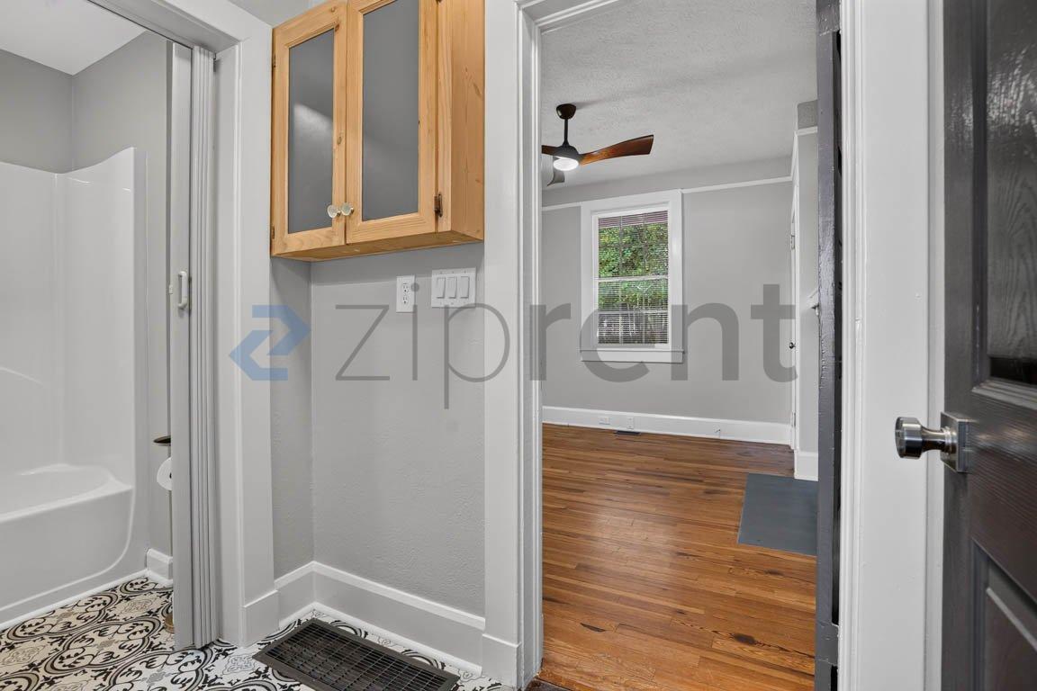 Building Photo - Unit
