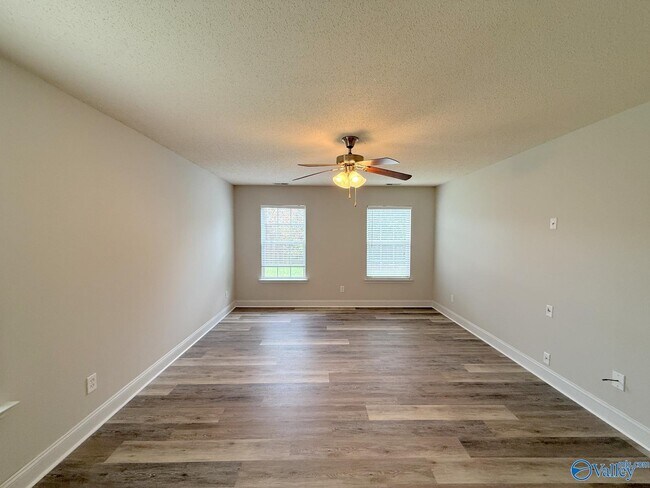 Building Photo - 211 High Green Dr