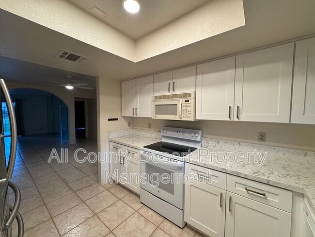 Building Photo - 2701 E Mesquite Ave