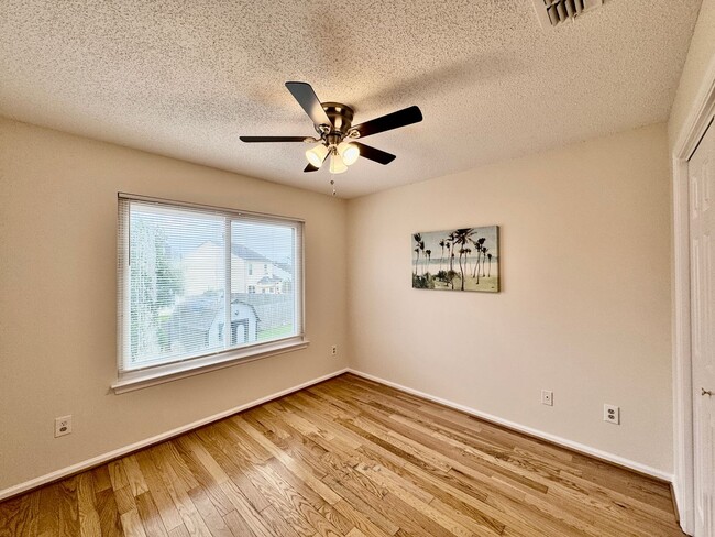 Building Photo - 4-Bedroom Home in Rock Creek Available NOW...