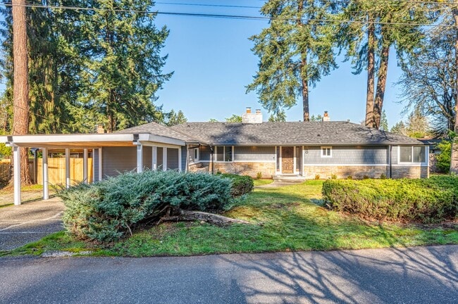 Building Photo - Lakewood Rambler 3 bedroom + Bonus