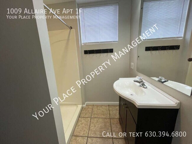 Building Photo - 1009 Allaire Ave