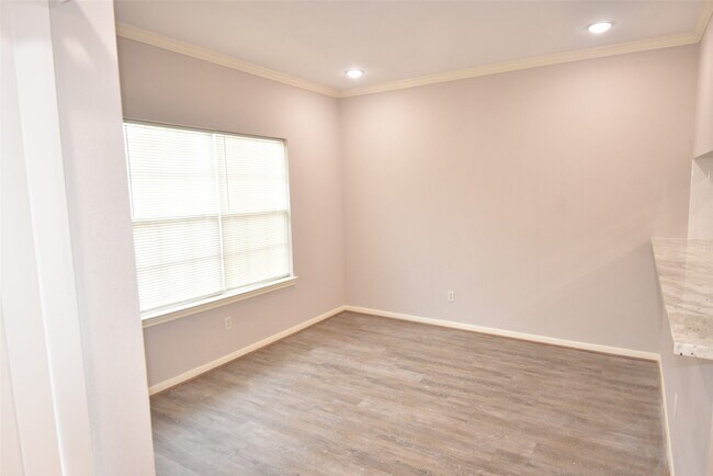 Building Photo - 12565 Melville Dr