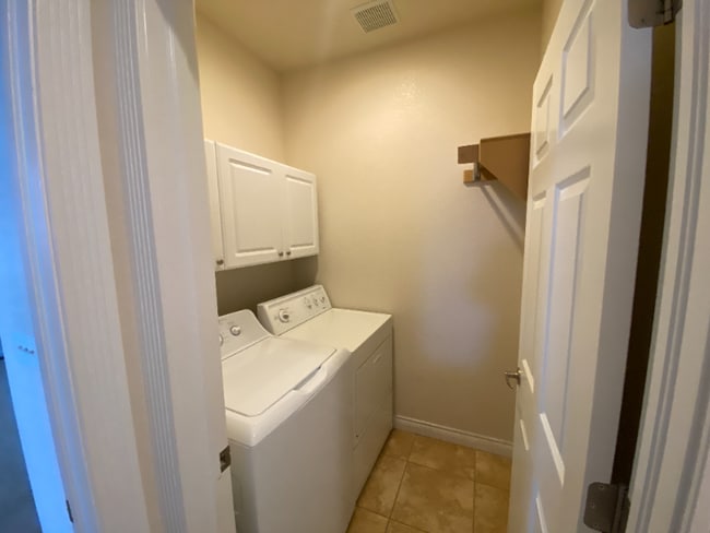 Building Photo - Available September! Beautiful and Spacious Home in Central Park!